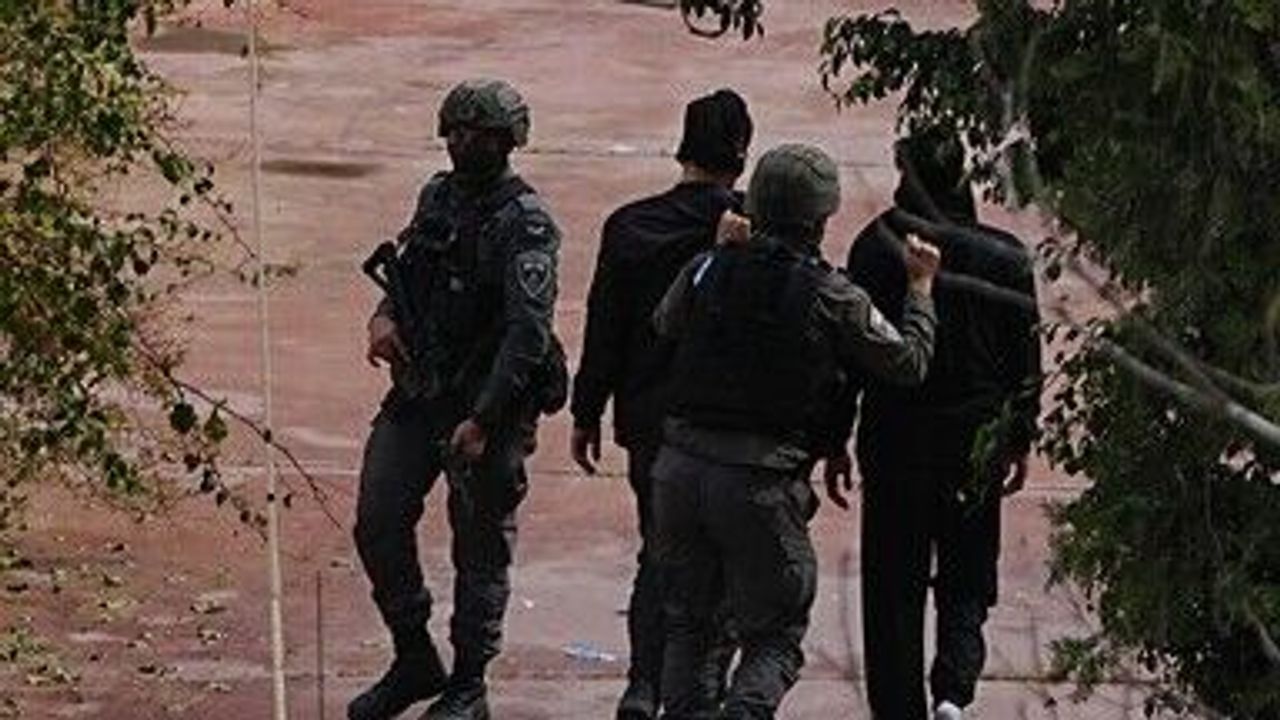 Zulüm sürüyor: Onlarca Filistinli işçi esir alındı!