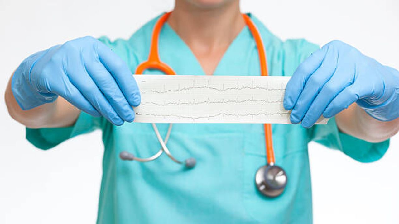 EKG nedir? EKG neden çekilir? Kadın EKG nasıl çekilir?