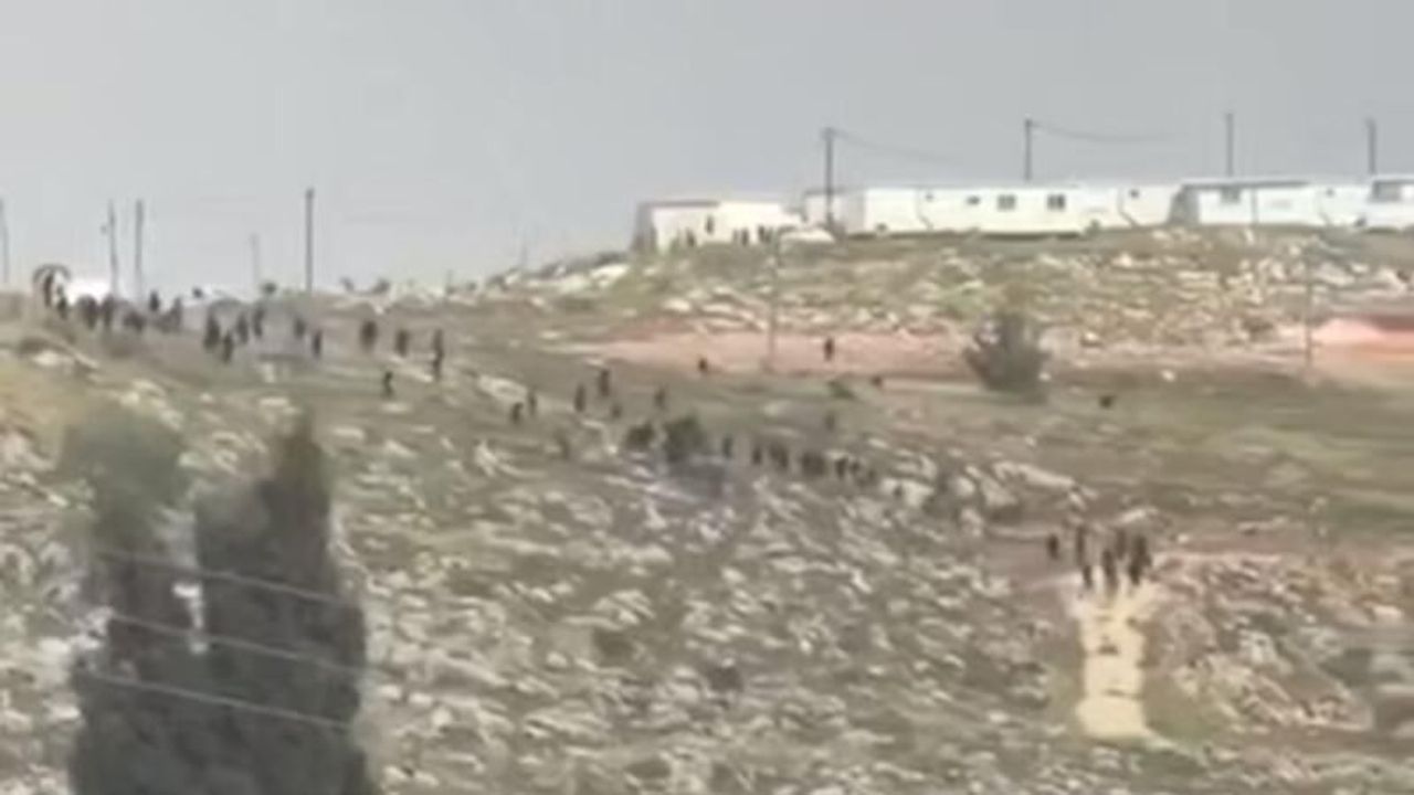 Batı Şeria'da Filistinlilere ve evlerine saldırı!