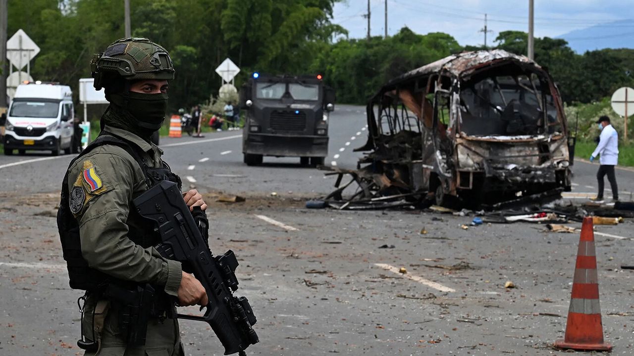 Bomba yüklü otobüs patladı!