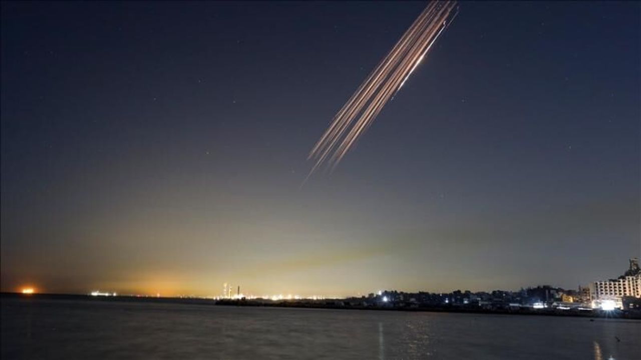 İran İslam Cumhuriyeti siyonistlere nefes aldırmıyor: 2 Kat fazla füze atıldı!