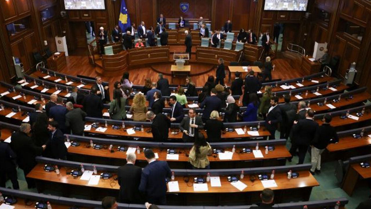 Kosova'da erken genel seçim kararı!