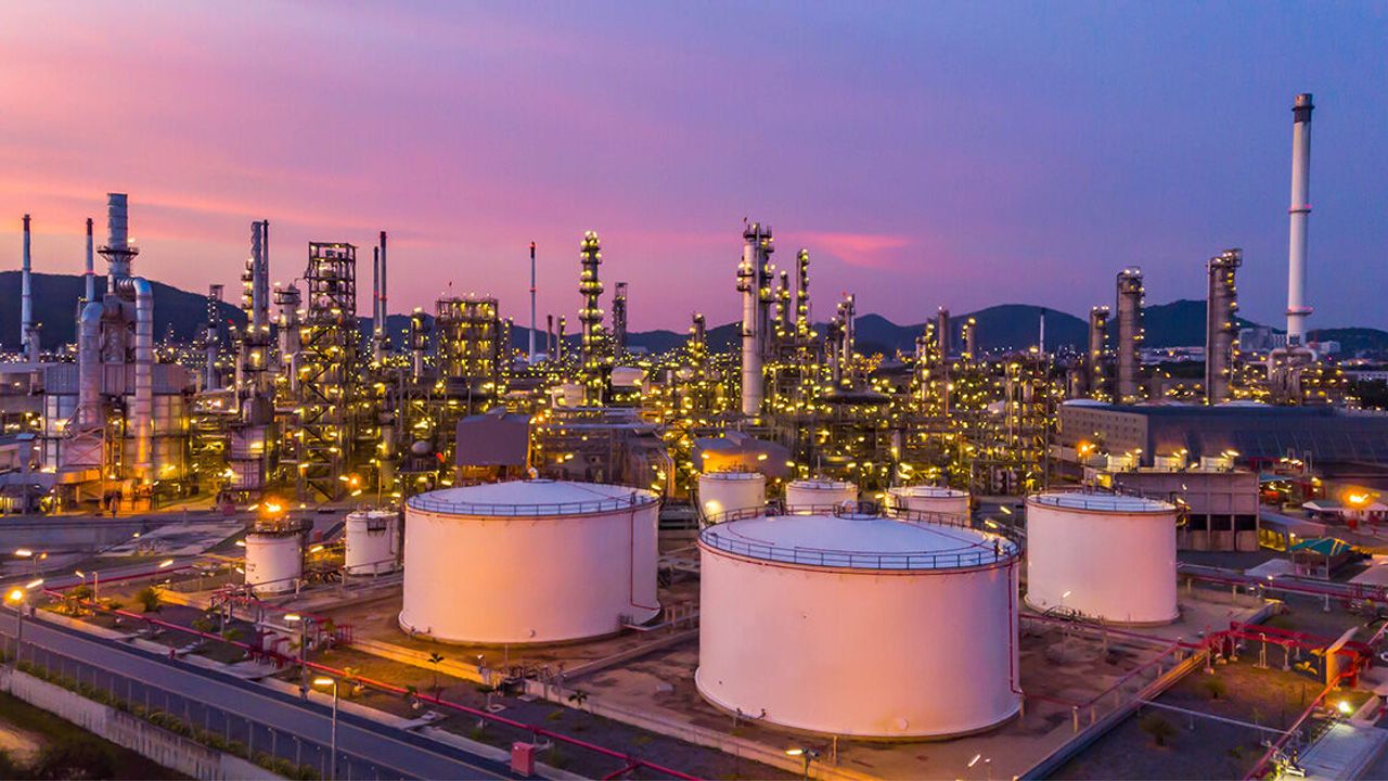 Petrol uçuşa geçti