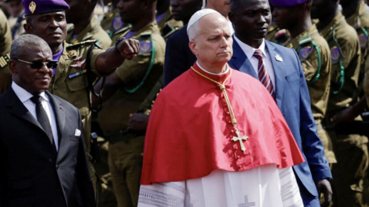 Papa: Dünyayı bir avuç zorba harap ediyor