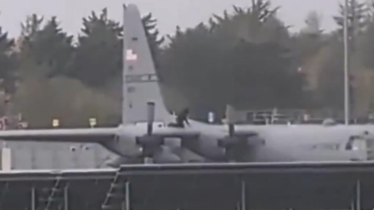 ABD savaş uçağına baltalı saldırı.. Zarar büyük