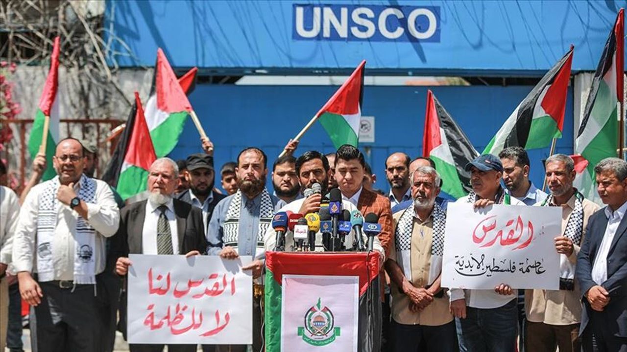 Gazze'deki Filistinliler israil saldırıları protesto edildi