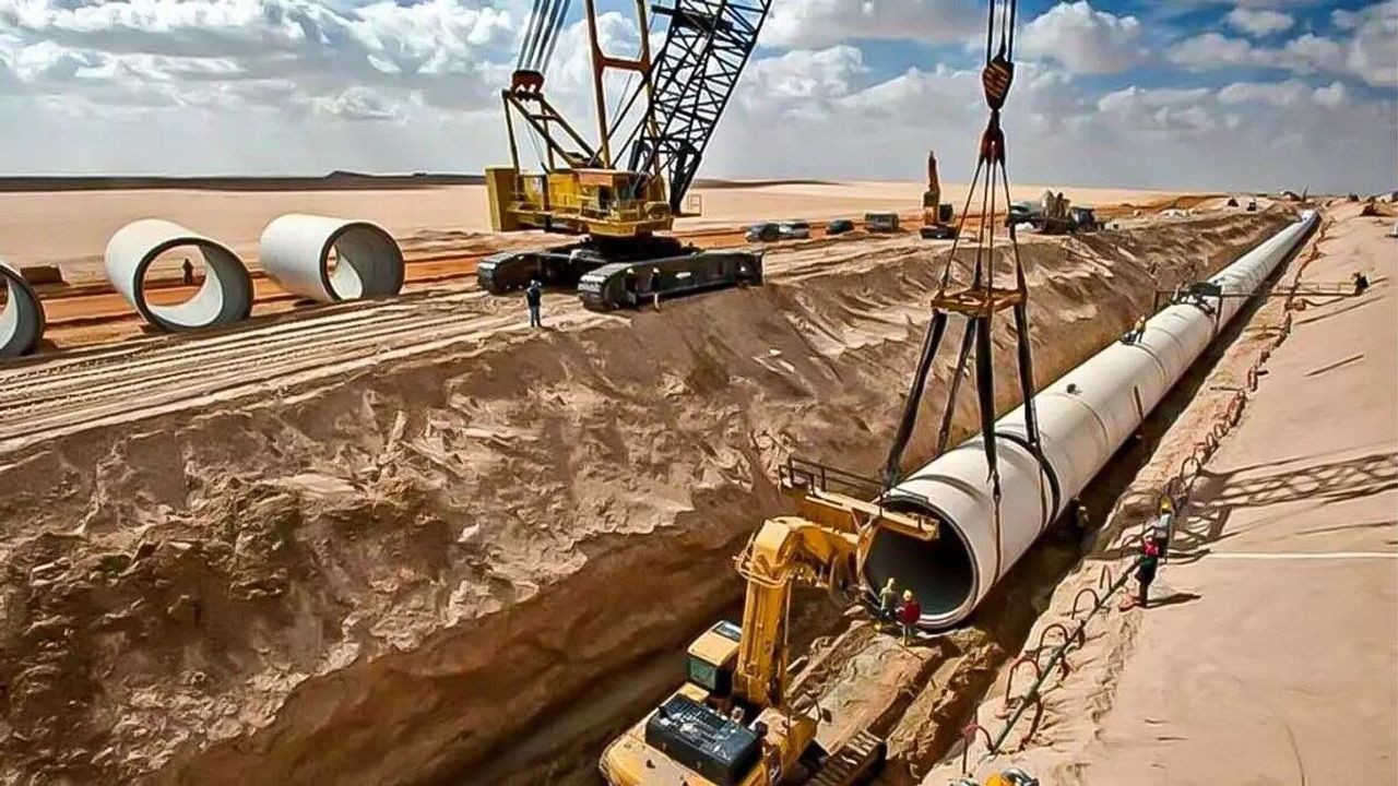 Tüm ülkenin su gereksinimini karşılayacak! Çölde oluk oluk bereketli sular akacak