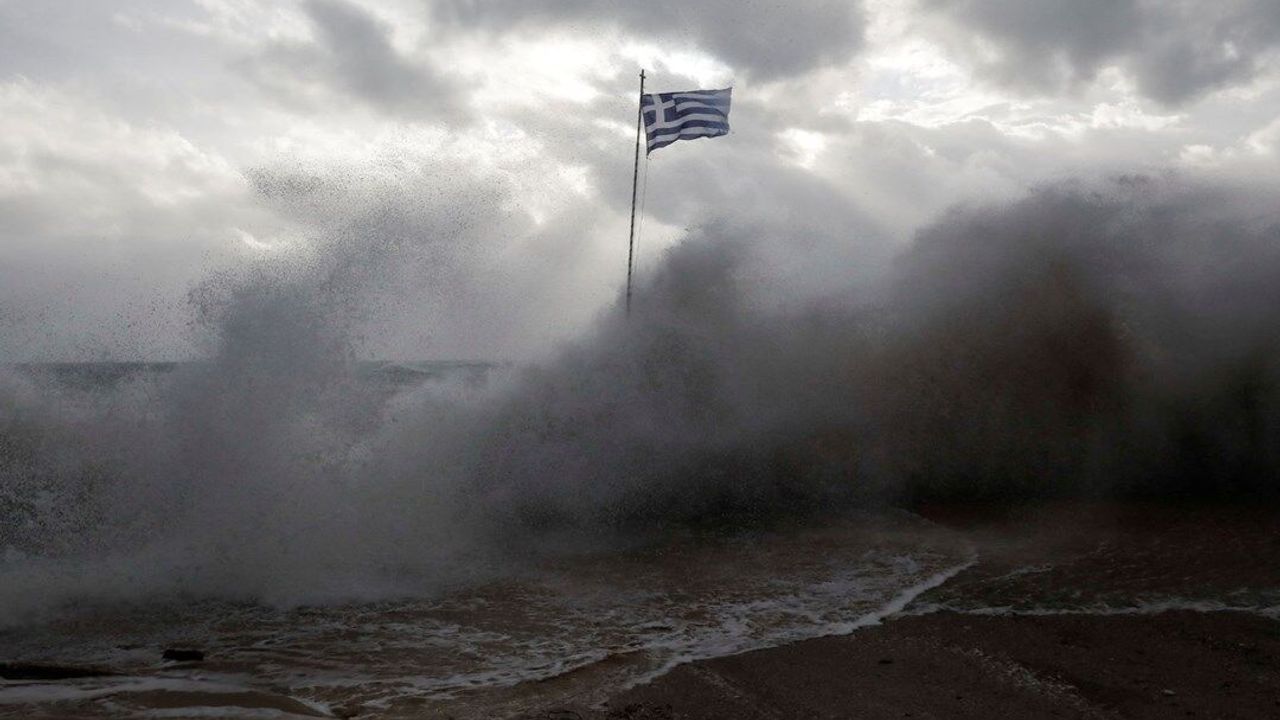 Yunanistan'da eğitime fırtına engeli!