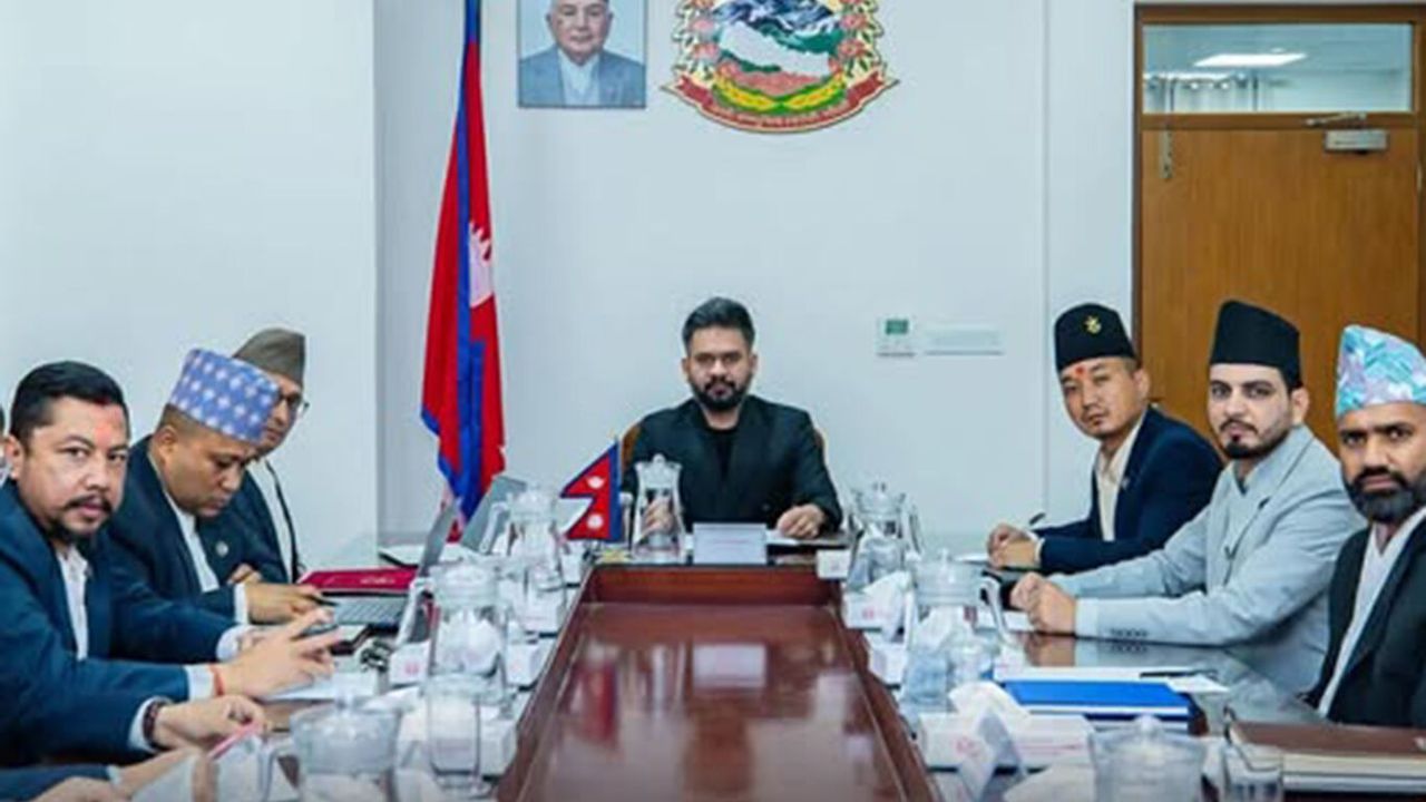 Nepal'de tatil kararı!