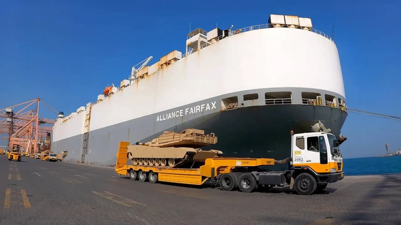 Maersk gemisi ABD donanması eşliğinde Hürmüz'ü geçti iddiasına yanıt