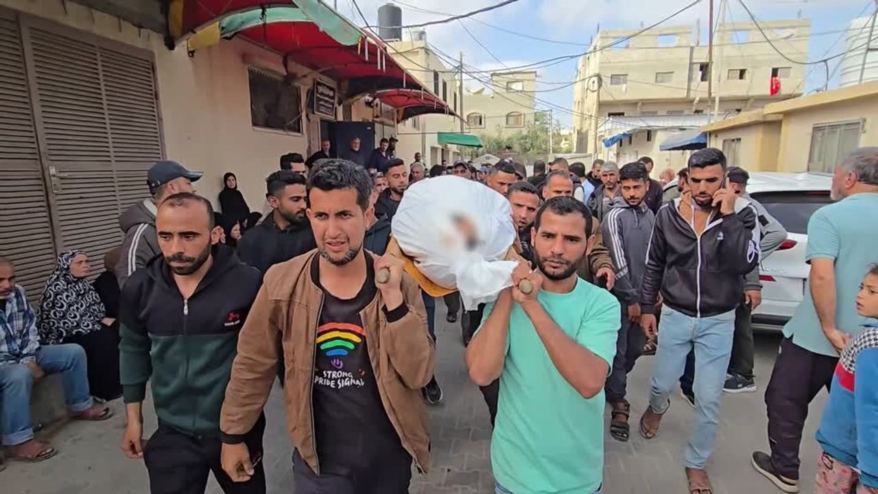 Şehit edilen Gazzeli genç son yolculuğuna uğurlandı