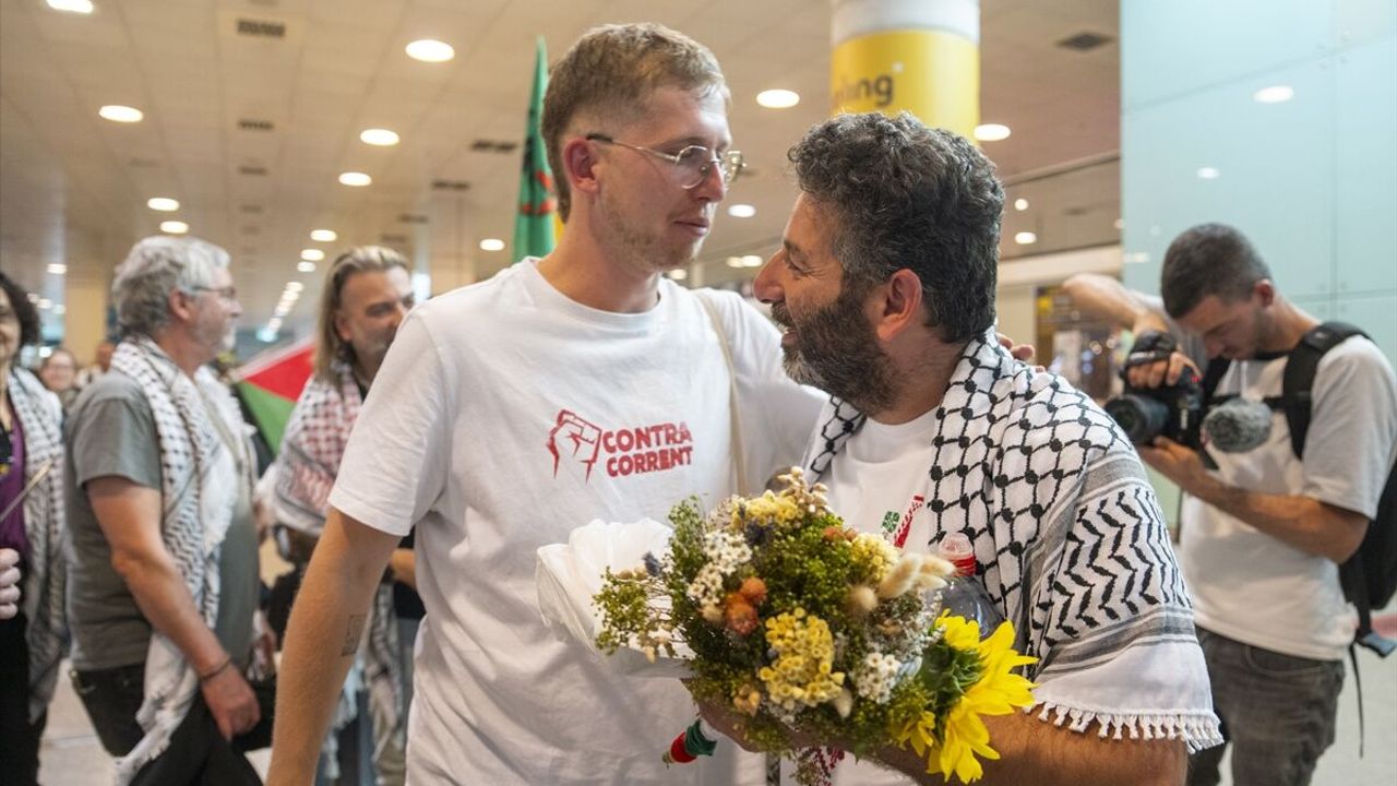 Sumud Filosu aktivisti, 10 günlük esaretin ardından ülkesine döndü