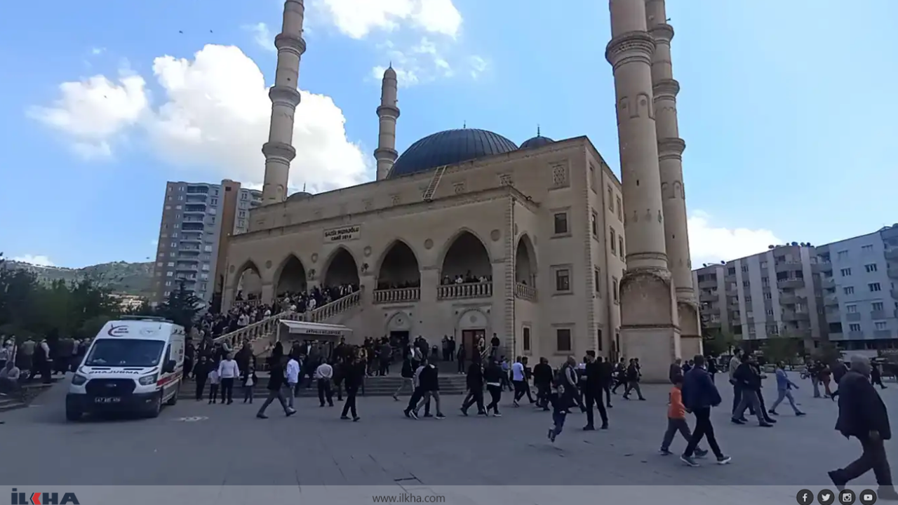 Sol örgütler işçi kutlamalarını Cuma namazına denk getirdi!