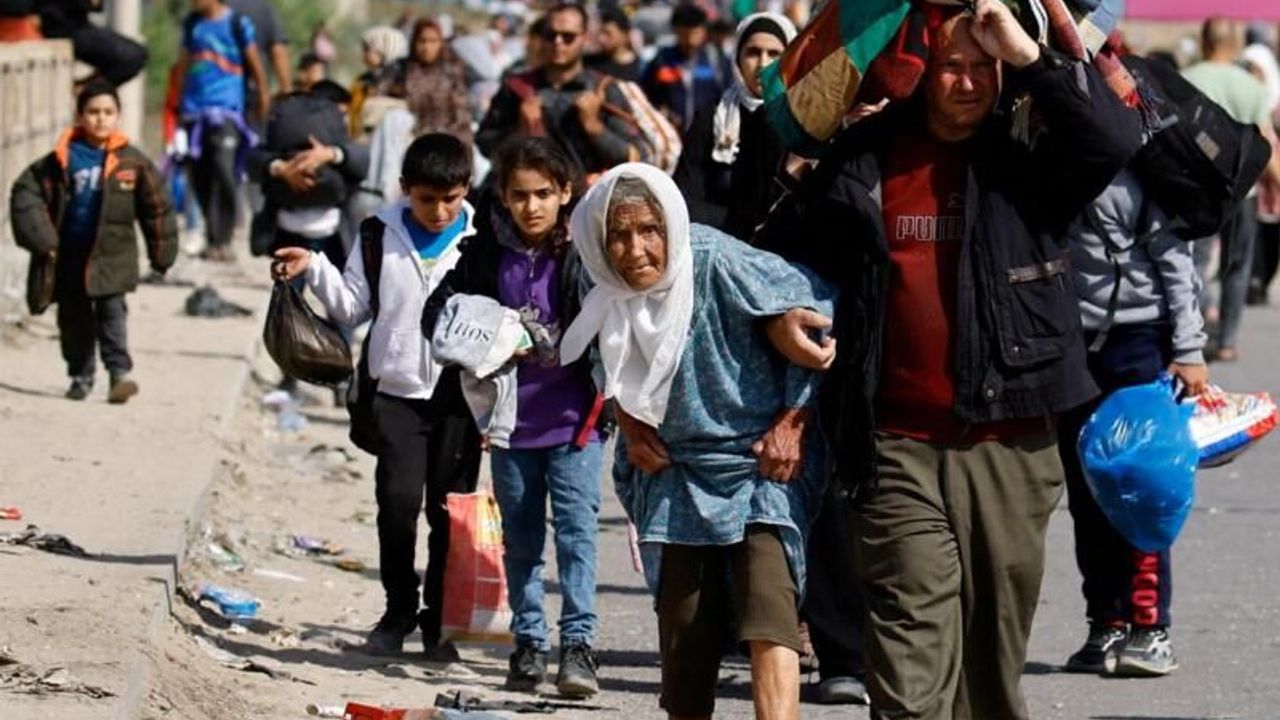 Baskınlar, yıkımlar, çaresizlik.. Batı Şeria'da binlerce Filistinli yerinden edildi!