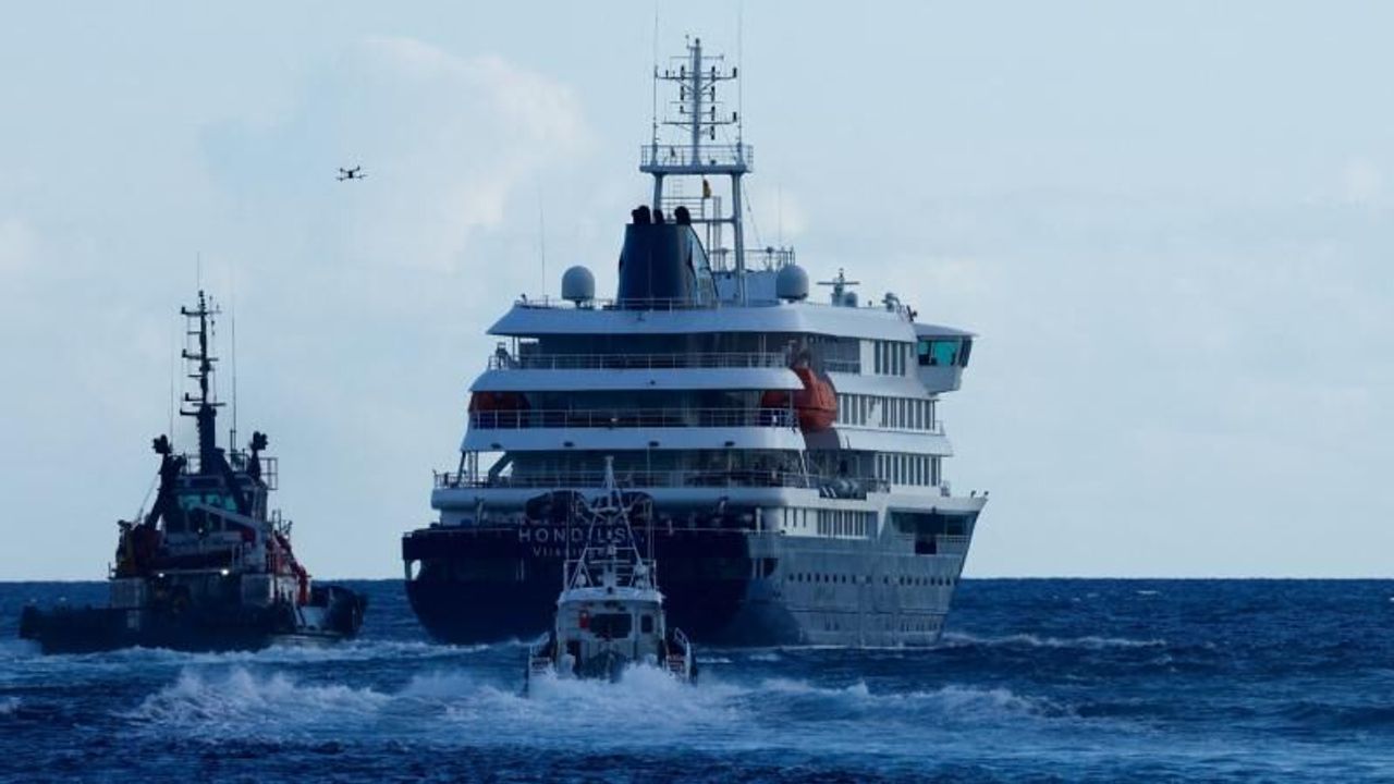 Hantavirüs vakalarının olduğu yolcu gemisi Tenerife'den ayrıldı!