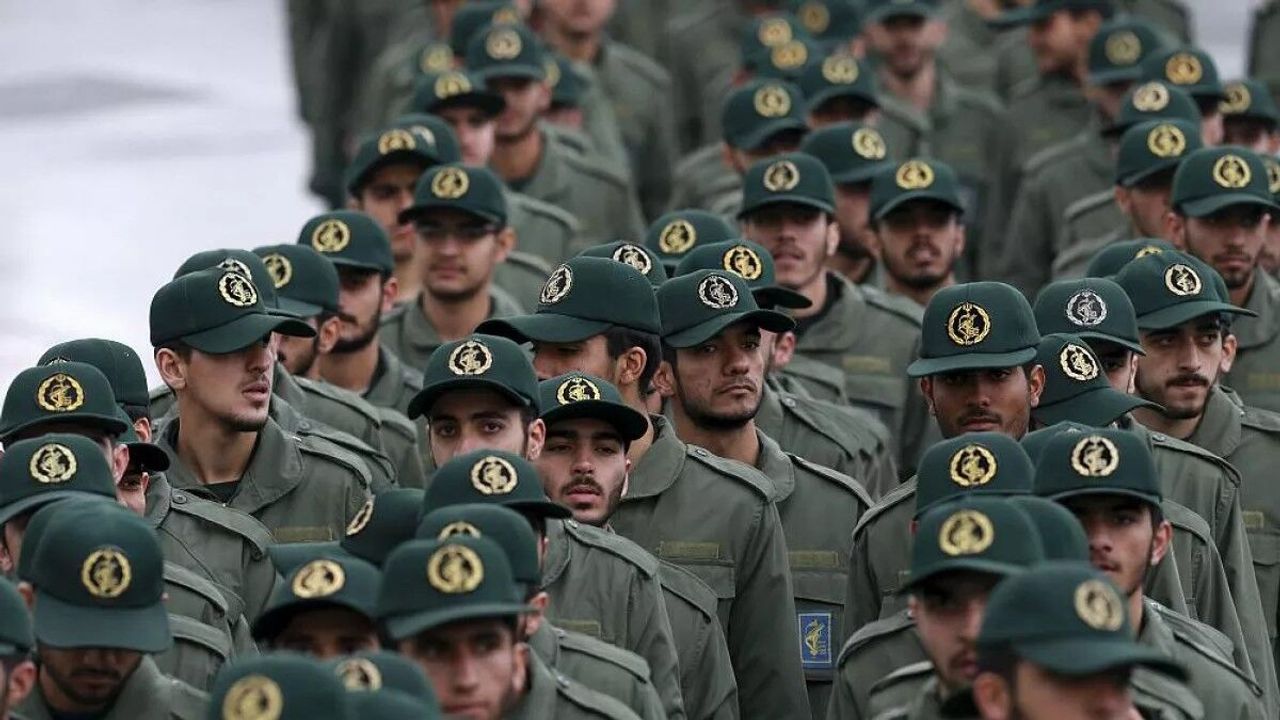 İran Devrim Muhafızları: Gemiler güç kullanılarak durdurulacak!