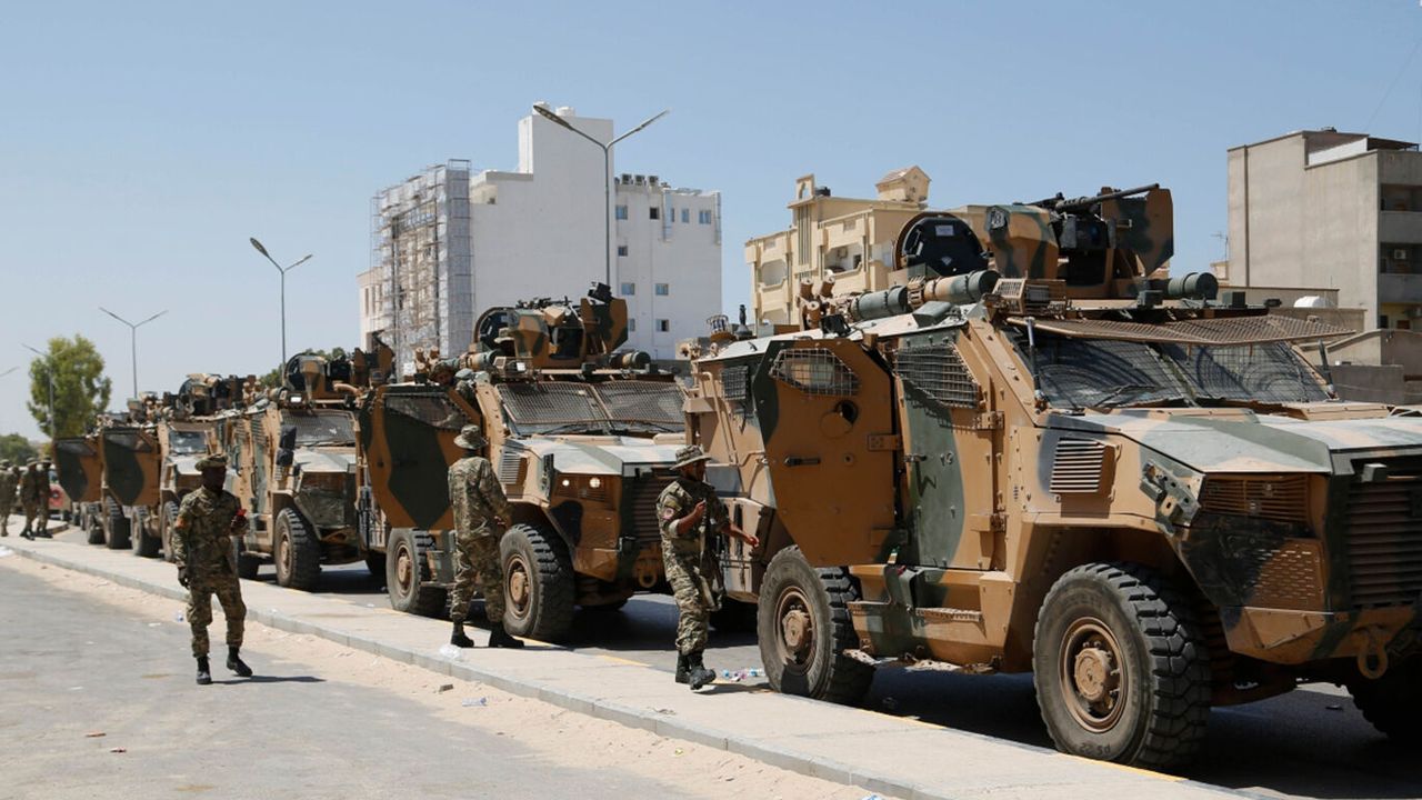 Libya'nın en büyük petrol rafinerisi yakınında çatışma!