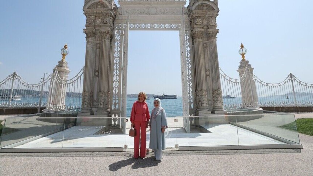 Emine Erdoğan, Kraliçe Mathilde'yi Dolmabahçe Sarayı'nda ağırladı!
