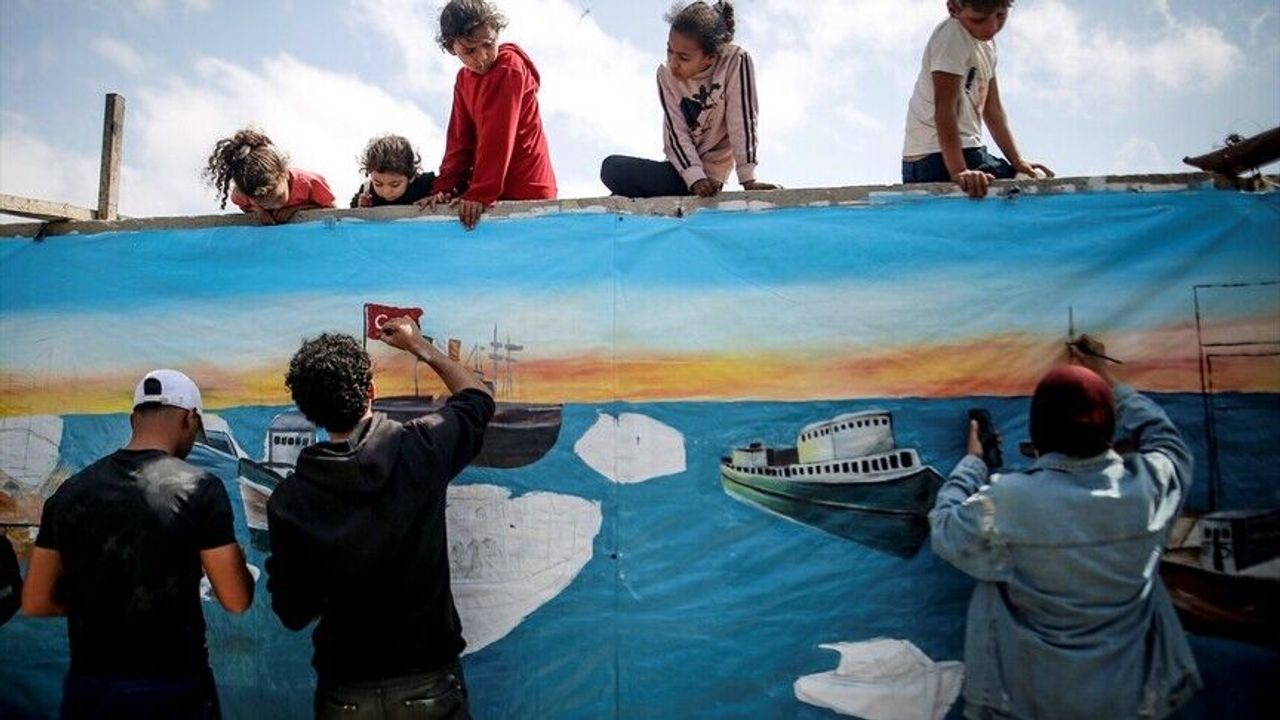 Gazze'deki ressamlar Küresel Sumud Filosu'na destek verdi!