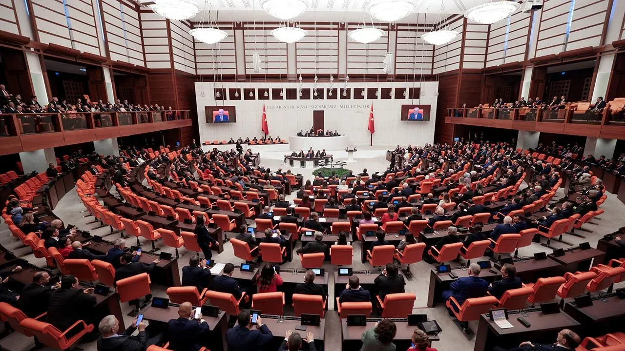 Özgür Özel ve 11 milletvekili hakkında karar!