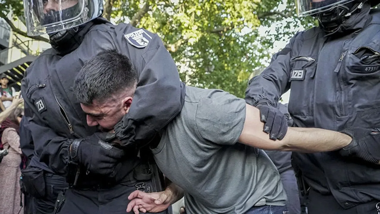 Almanya'da polisin yetkilerini artıran yasa, Mecliste kabul edildi