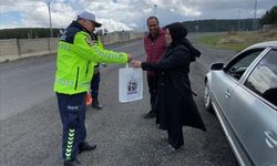 Jandarma, kurallara uyan sürücüleri ödüllendirdi