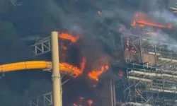 BAE'nin Hamriya Limanı'nda yangın!