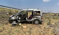 Ticari araç şarampole devrildi! Yaralılar var