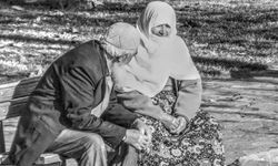 “Biz insana anne babasına iyi davranmasını emrettik…”