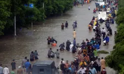 Pakistan'da muson yağışları sele yol açtı: 98 ölü