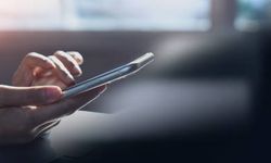 Telefon ekranında sürekli reklam çıkmasını nasıl önleyebilirim?