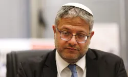 Diri mücahitlerle baş edemeyen  siyonistten  şehit Kassam'ın mezarının yıkılması talimatı
