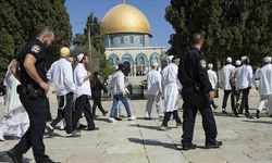 İşgalciler Mescid-i Aksa'ya baskın düzenledi