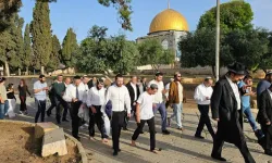 İşgalciler Mescid-i Aksa'ya baskın düzenledi!