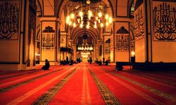 “Allah sizin suretlerinize ve mallarınıza bakmaz, ancak kalplerinize ve amellerinize bakar”