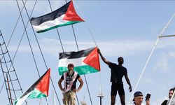 İtalya'dan Küresel Sumud Filosu'na katılan tekneler Cenova'dan yola çıktı