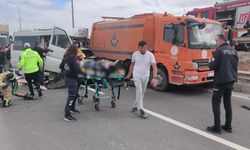 Kütahya'daki ölümlü kazada, aileyi taşıyan karavan yol temizliği yapan araca çarptı