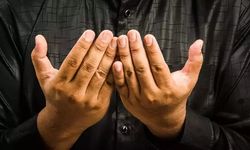 ''Kim parayı sever ve aziz görürse Allah Teâlâ onu zelil eder''