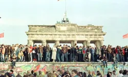 Berlin Duvarı'nın Yıkılışı ve 2+4 Antlaşması: Alman Birleşmesinin Tarihi