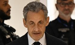 Fransa'da eski Cumhurbaşkanı Sarkozy'yi cezaevinde 2 polis koruyacak
