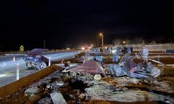 Çarpışan araçlardan biri parçalara ayrıldı