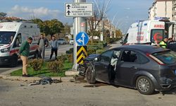 İki otomobil çarpıştı! 6 kişi yaralandı