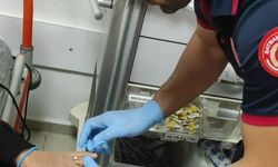 Kadının parmağında sıkışan yüzük itfaiye ekibince hastanede çıkarıldı