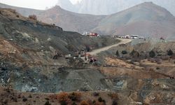 Göçük altında kalan işçiyi arama çalışmalarına ara verildi