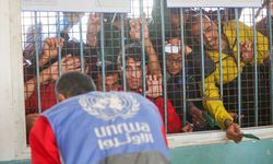 Gazze'de evsiz kalan Filistinlilerin son umudu çadırlar...