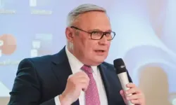 Eski Başbakan terörist ilan edildi