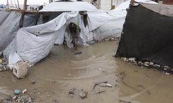 Gazze zor durumda: Çadırlar su altında, çocuklar ısınamıyor