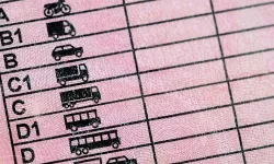 Ehliyet Sahiplerine Büyük Kolaylık Geliyor: A–B–C–D–E Sınıfı Ehliyetlerde Kritik Şart Kaldırılıyor!