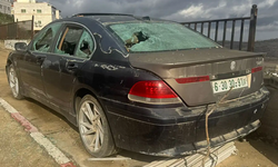 Yahudi çeteler Filistinlilerin araçlarını tahrip etti