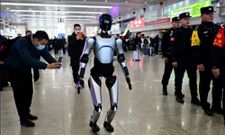 Bir robot ne kadar yürüyebilir? Çinli robot AgiBot yürüme rekorunu kırdı!